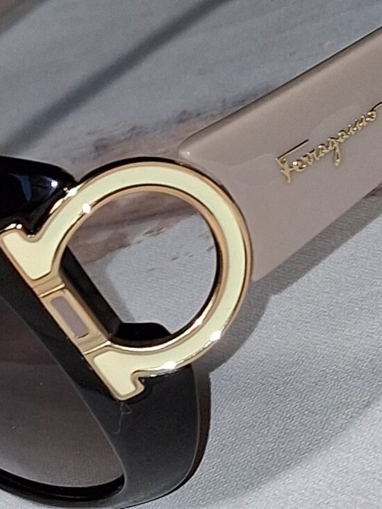 Salvatore Ferragamo Black Oval SF668S Sunglasses Gradiant lenses NEW W/Hard case main image 6